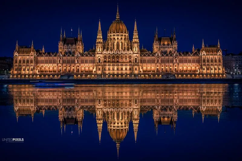 Hungarian Parliament reflection, Budapest — © Athanasios Panagiotopoulos